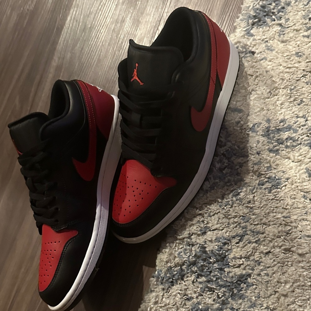 Jordan Men's Black and Red Sneakers - Picture 2 of 8